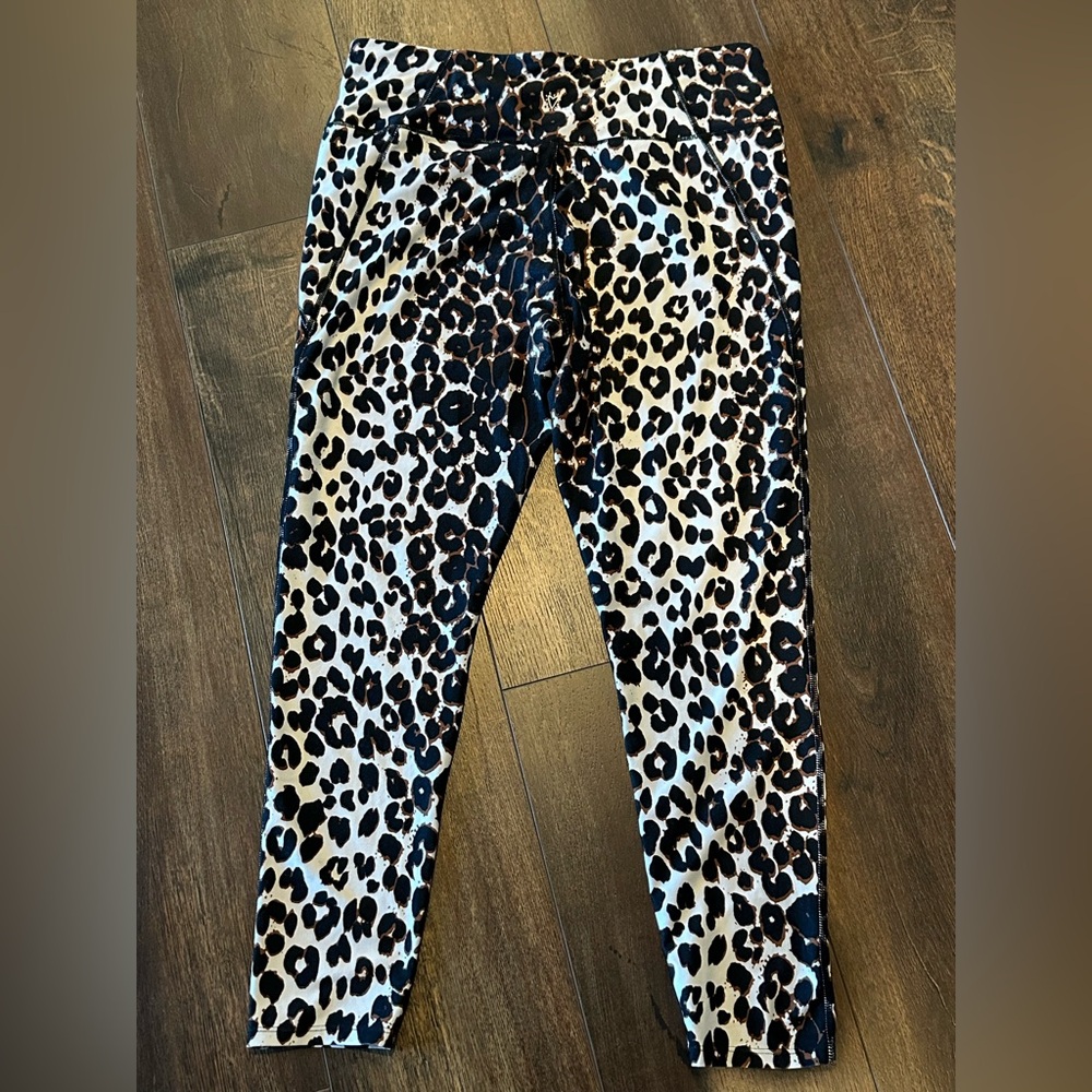 Betsey Johnson
High-Rise Leopard Print Ankle Leggings Size XL - Picture 5 of 6